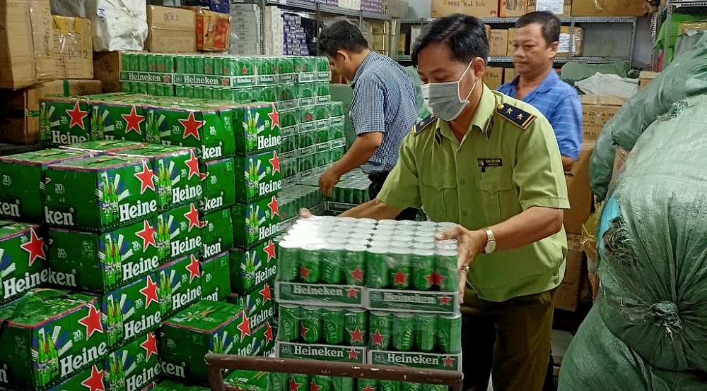 Bia giả nhãn hiệu Heineken.