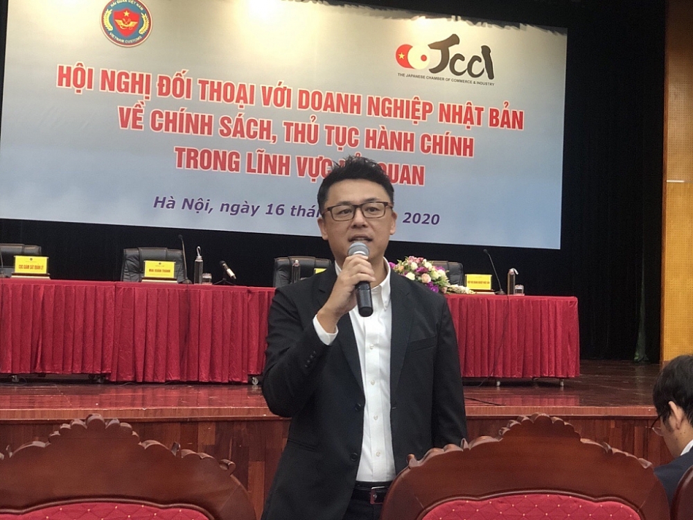 Ông Hatsushiba, Trưởng nhóm hải quan, JCCI phát biểu tại hội nghị. Ảnh: Q.Hùng
