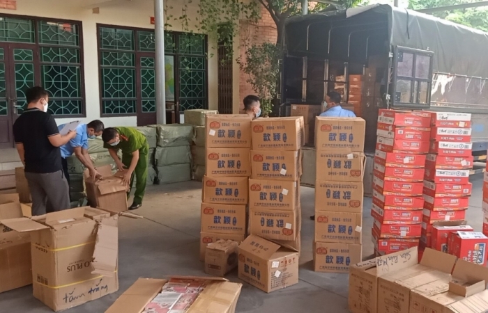 Chặn đứng xe tải chở hơn 4.500 sản phẩm mỹ phẩm nhập lậu