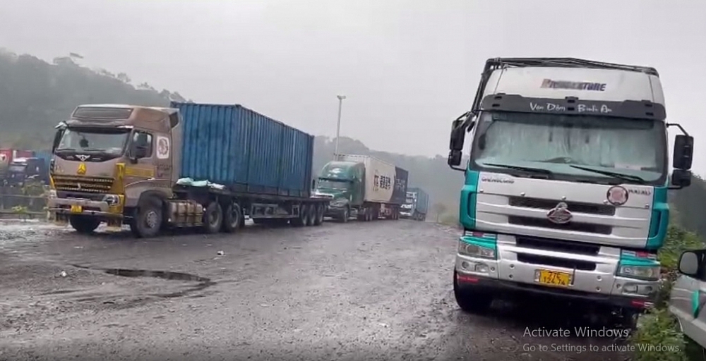 Quảng Trị: Quốc lộ 15B sụt lún, xuất nhập khẩu qua cửa khẩu La Lay bị tê liệt