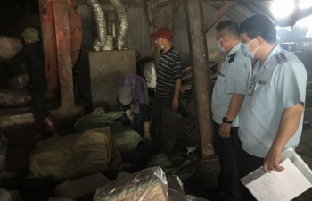 Gần nửa tấn chả mực Trung Quốc nhập lậu