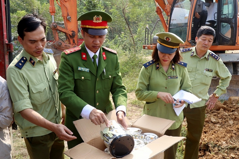 tieu huy hon 85 tan banh keo do choi nhap lau