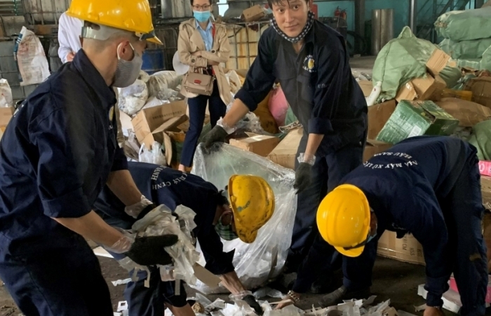 Tiêu hủy đồng hồ, mỹ phẩm, thực phẩm chức năng "dởm"
