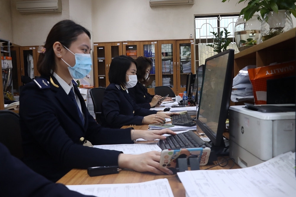 Hoạt động nghiệp vụ tại Chi cục Hải quan cửa khẩu cảng Hải Phòng khu vực 1, đơn vị có số thu lớn nhất trong 9 chi cục trực thuộc Cục Hải quan Hải Phòng. Ảnh: T.Bình.