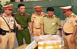 Vận chuyển 110 kg trứng gà non đã bốc mùi