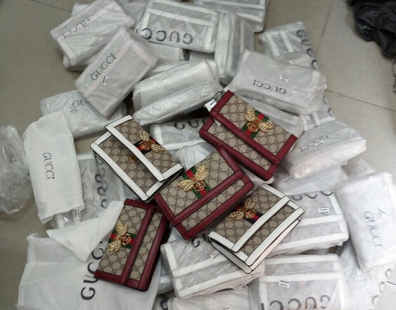 thu giu gan 700 tui xach co dau hieu gia mao chanel gucci