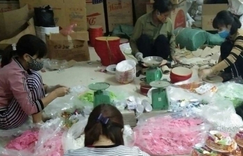 Thu giữ hàng nghìn hộp bánh và mứt Tết