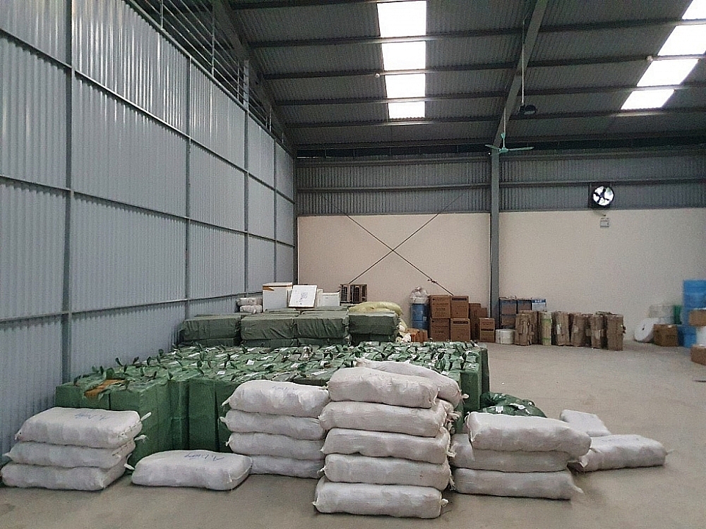 Kho chứa thực phẩm vi phạm.