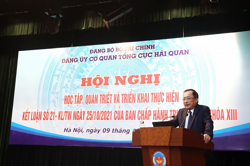 Thượng tướng, PGS. TS Nguyễn Văn Thành, Phó Chủ tịch Hội đồng Lý luận Trung ương chia sẻ tại Hội nghị. Ảnh: Q.H