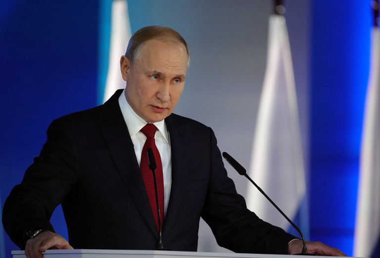 sua doi hien phap nga tien de duy tri vai tro so 1 cua ong putin