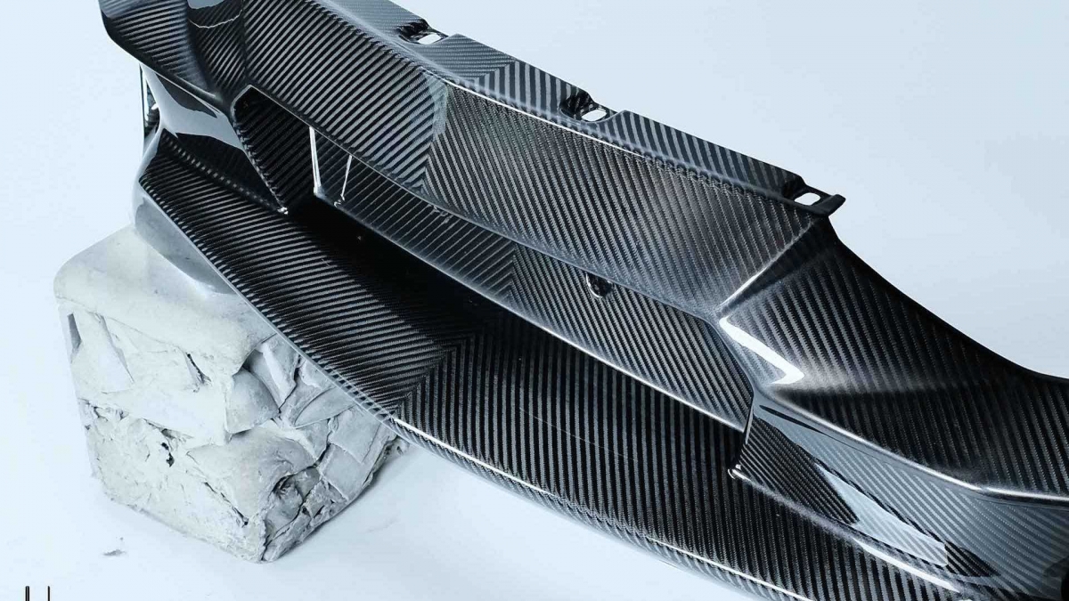 Ở cấu hình thấp nhất, Aventador LP700-4 (Roadster) có công suất cực đại 691 mã lực và 690 Nm mô-men xoắn. Động cơ này cũng được điều chỉnh và nâng cấp, cho ra lần lượt nhiều mức công suất như 711 mã lực (bản kỷ niệm 50 năm), 741 mã lực (Veneno, Aventador LP750-4 SV), 731 mã lực (Aventador S) và 761 mã lực (Aventador SVJ, Centenario, Sián).