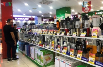 Hàng điện máy đồng loạt giảm giá sau Tết, người mua vẫn thưa thớt