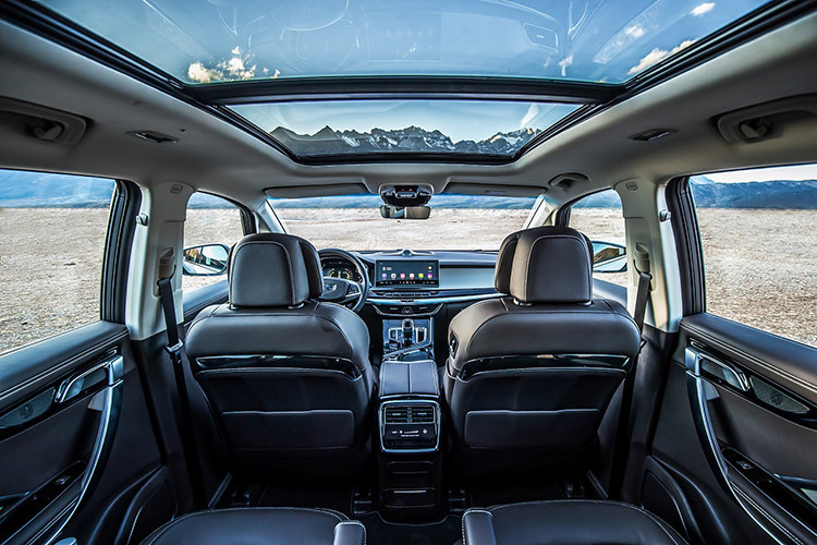 mpv geely gia tu 345 trieu dong quotdoi thuquot toyota innova