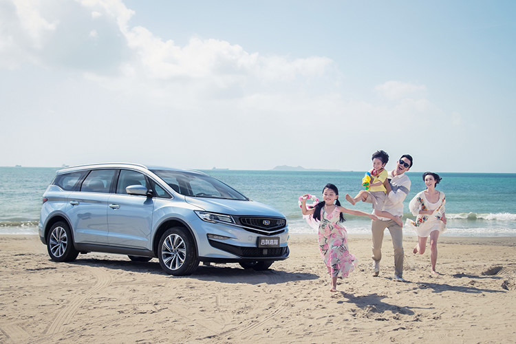 mpv geely gia tu 345 trieu dong quotdoi thuquot toyota innova