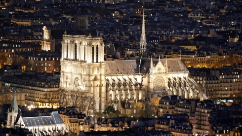 nha tho duc ba paris tung khong it lan song lai tu dong do nat