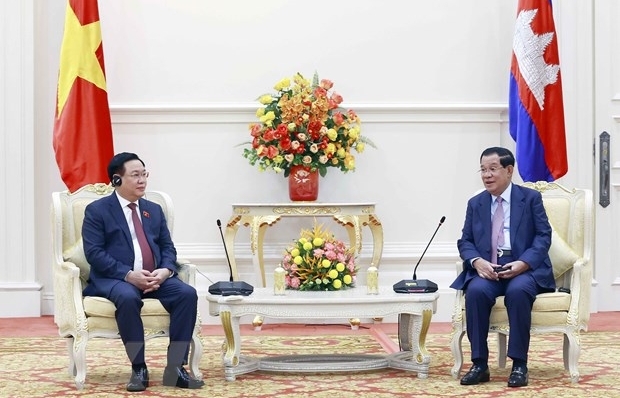 Chủ tịch Quốc hội Vương Đình Huệ hội kiến Thủ tướng Campuchia Hun Sen