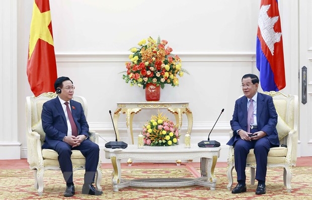 Chủ tịch Quốc hội Vương Đình Huệ hội kiến Thủ tướng Campuchia Hun Sen