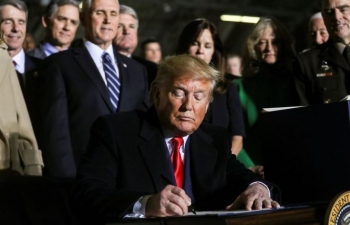 Ông Trump ký Đạo luật quốc phòng 738 tỷ USD, lập quân chủng vũ trụ