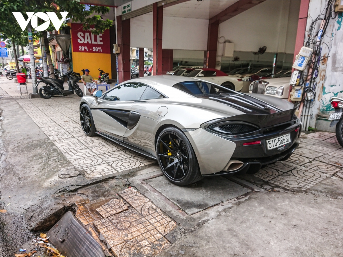 McLaren 570S với bộ mâm Forgiato tái xuất đường phố Sài Gòn
