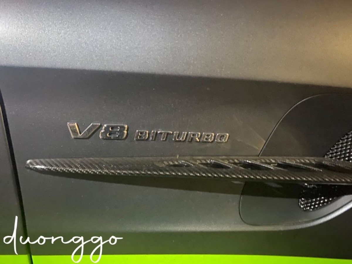 Động cơ GT R Pro giữ nguyên so với GT R, với máy V8, dung tích 4.0L, cho công suất 577 mã lực và mô-men xoắn 700Nm, kết hợp số tự động 7 cấp ly hợp kép. Nhờ vậy, siêu phẩm AMG GT R Pro có thể tăng tốc từ 0 - 100 km/h chỉ với 3,6 giây trước khi đạt vận tốc tối đa 318 km/h.