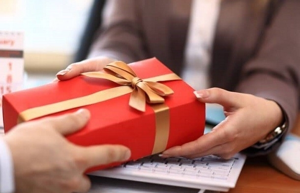 Ban Bí thư yêu cầu không chúc Tết cấp trên và nghiêm cấm tặng quà lãnh đạo