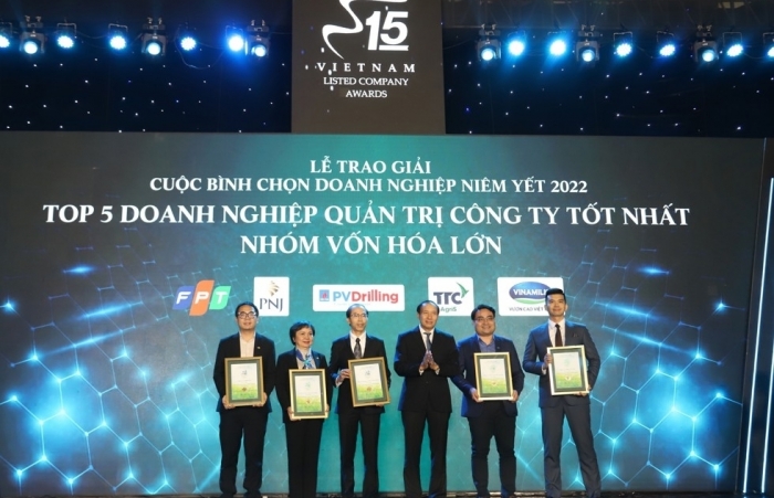Tôn vinh doanh nghiệp niêm yết xuất sắc nhất trong minh bạch thông tin năm 2022