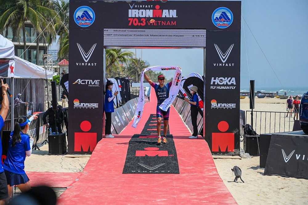 Gần 1.000 người lái thử xe điện VinFast tại VinFast IRONMAN 70.3 Việt Nam 2023