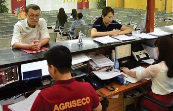 FED lỏng tay, nhưng tiền không dễ chảy vào chứng khoán