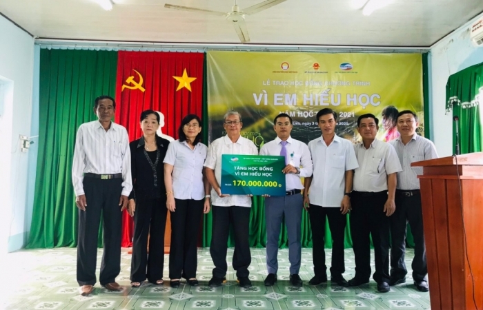 Viettel trao 24.300 suất học bổng “Vì em hiếu học” năm học 2020-2021