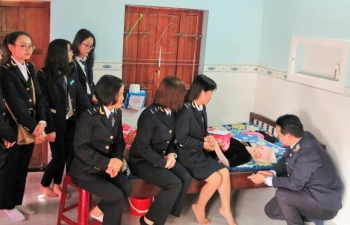 Hải quan Đà Nẵng: Mang xuân yêu thương đến với Mẹ Việt Nam anh hùng