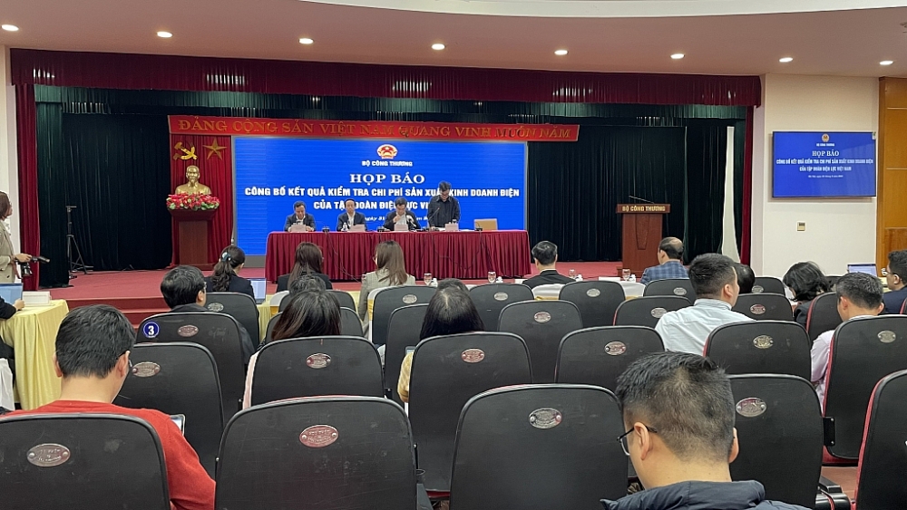 Quang cảnh cuộc họp báo. Ảnh: N.Linh