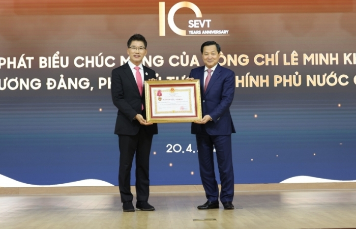 Samsung Electronics Việt Nam Thái Nguyên đón nhận Huân chương Lao động hạng Ba