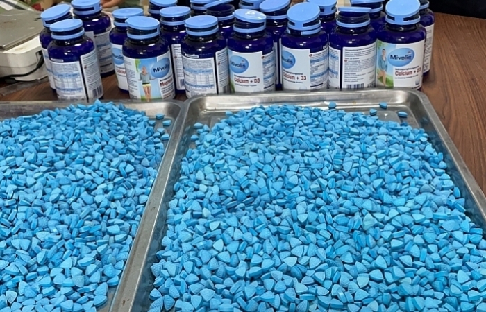 Tổng cục trưởng tặng giấy khen vụ bắt giữ hơn 11kg ma túy tổng hợp