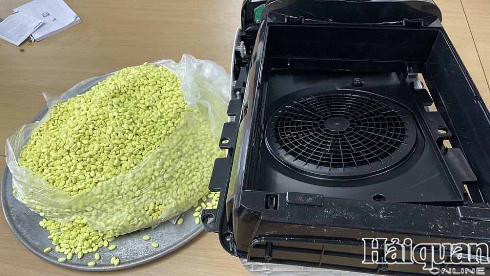 Thủ đoạn cất giấu hơn 7kg viên nén nghi ma túy tổng hợp trong máy lọc không khí