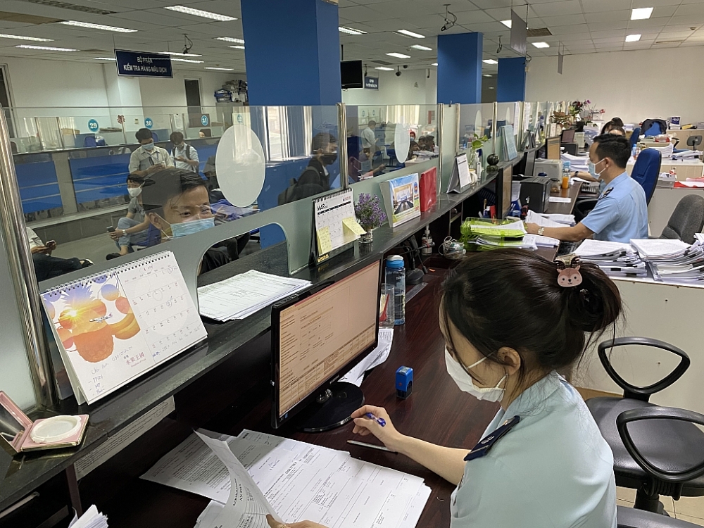 Hoạt động nghiệp vụ tại Chi cục Hải quan sân bay quốc tế Tân Sơn Nhất. Ảnh T.D