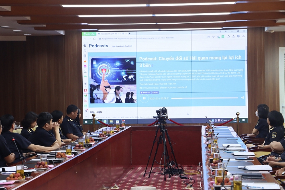 Giới thiệu bản tin Podcast trên Báo Hải quan điện tử. Ảnh: Quang Hùng