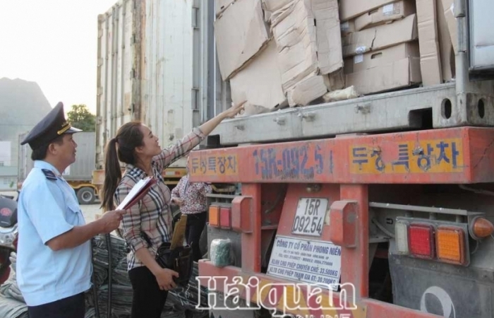 Tăng cường kiểm tra giám sát hàng tạm nhập tái xuất