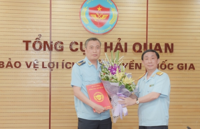 Trao quyết định tân Cục trưởng Cục Quản lý rủi ro