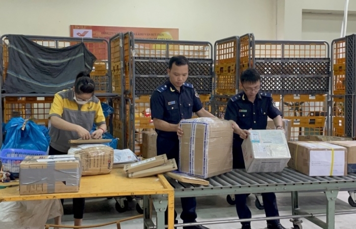Không thực hiện thủ tục chuyển cửa khẩu hàng chuyển phát nhanh nếu tờ khai chưa đủ thông tin