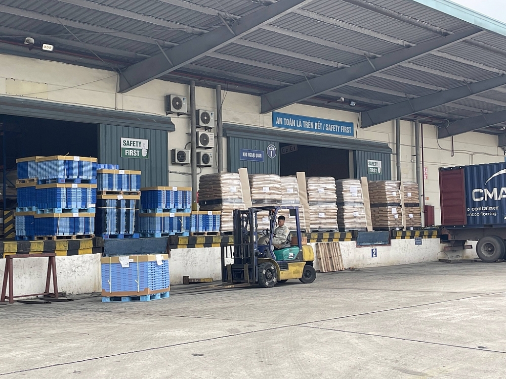 Kho ngoại quan tại KCN Bắc Thăng Long. Ảnh: N.Linh