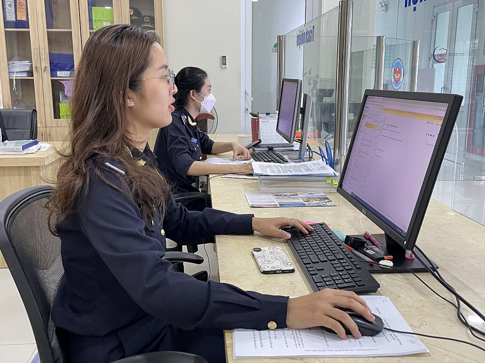 Hoạt động nghiệp vụ của công chức Chi cục Hải quan KCN Hòa Khánh-Liên Chiểu (Cục Hải quan Đà Nẵng). Ảnh: N.Linh