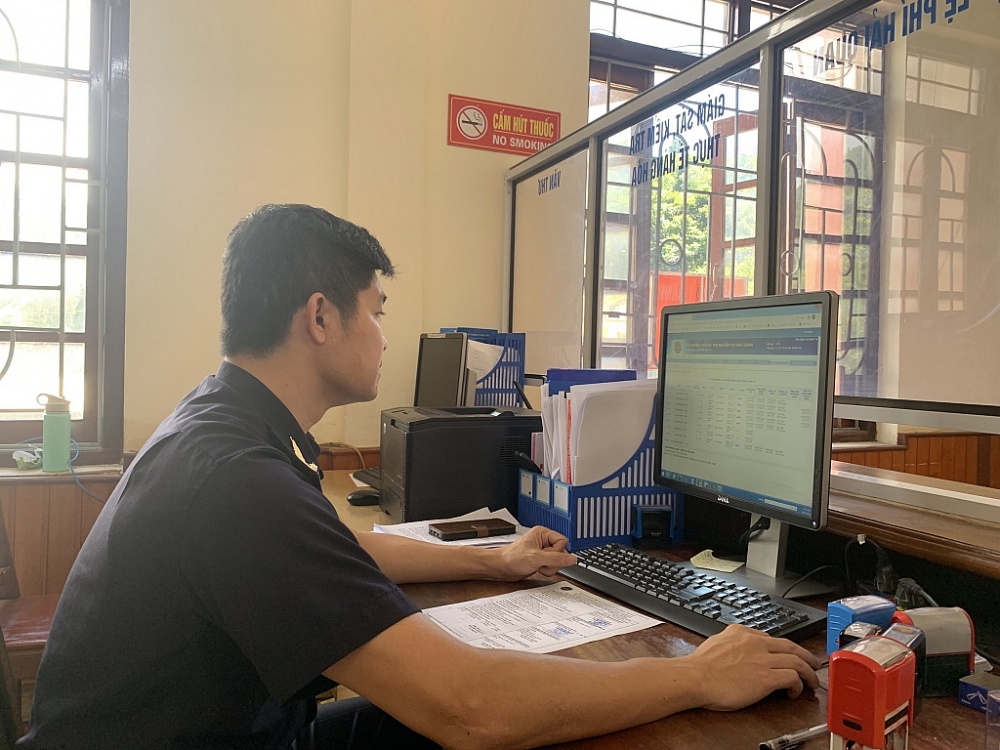 Hoạt động nghiệp vụ của công chức Chi cục Hải quan Na Mèo. Ảnh: Phong Nhân