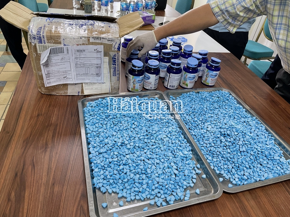 Thực hiện Kế hoạch đấu tranh chuyên án, các lực lượng chức năng đã phát hiện 4 kiện hàng (3 kiện từ Pháp, 1 kiện từ Bỉ) gửi về Hà Nội có các dấu hiệu nghi vấn và đã tổ chức các hoạt động trinh sát, điều tra, nghiên cứu nắm tình hình hết sức nhanh chóng.