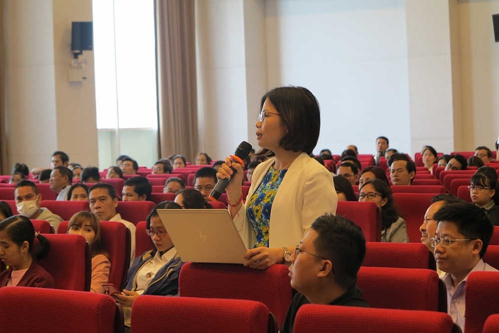 Các doanh nghiệp nêu vướng mắc tại hội nghị.