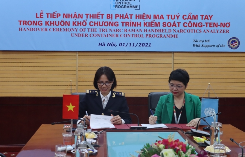 Hải quan tiếp nhận từ UNODC thiết bị phát hiện ma túy cầm tay