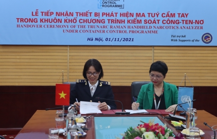 Hải quan tiếp nhận từ UNODC thiết bị phát hiện ma túy cầm tay