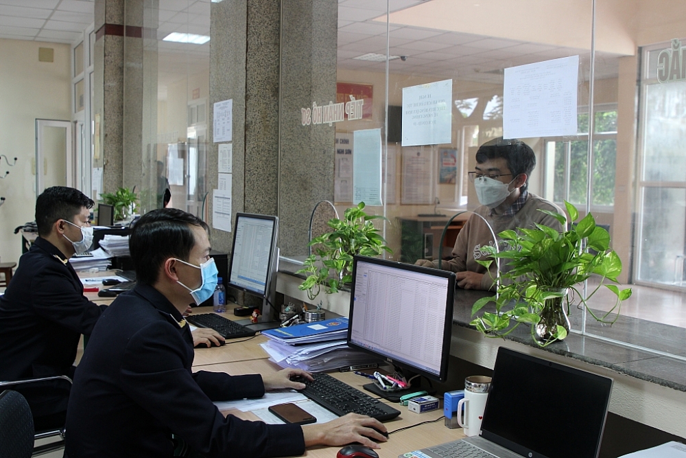 Hoạt động nghiệp vụ tại Chi cục Hải quan cửa khẩu cảng Nghi Sơn. Ảnh: Phong Nhân
