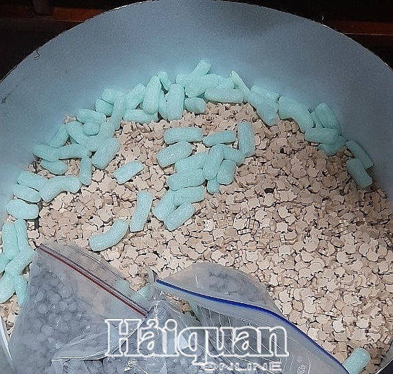 Tang vật ma túy cất giấu trong kiện hàng.