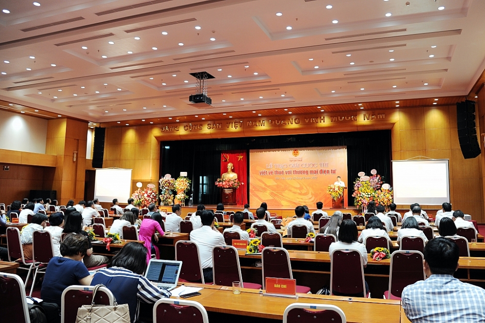 Tạp chí Hải quan có tác phẩm đạt giải tại Cuộc thi viết về Thuế với thương mại điện tử