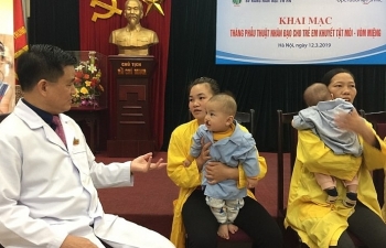Phẫu thuật miễn phí cho hàng trăm trẻ dị tật hở hàm ếch